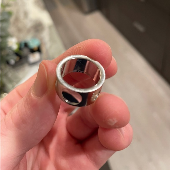 LOUIS VUITTON “Empriente” Ring, Size 4.75, 18k White Gold (Retails for $3,400) - Picture 4 of 9